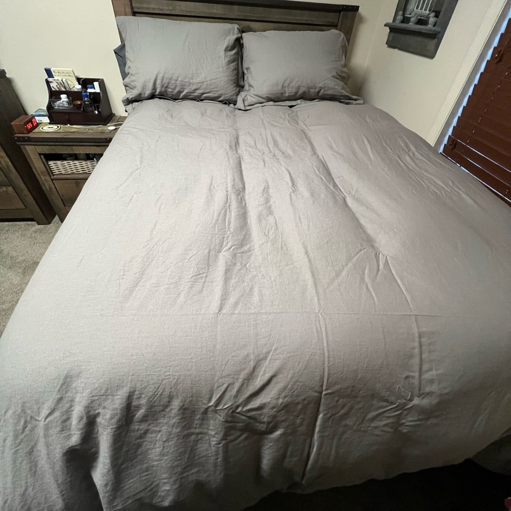 Modern Threads Platinum Natural Fiber washed linen duvet set Queen 90"x90"…